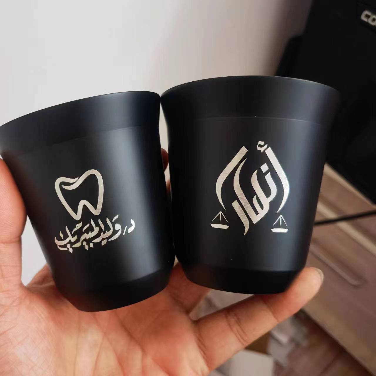 Canecas de Espresso Isoladas d - Coffee Tea Logo avaliação e preço