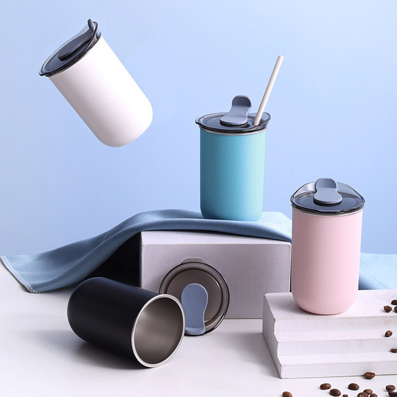 Garrafas de água isoladas com  - Juice Tea Coffee avaliação e preço
